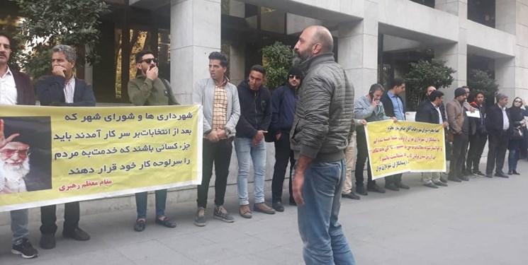 تجمع پیمانکاران شهرداری مقابل شورای شهر تجمع پیمانکاران شهرداری مقابل شورای شهر