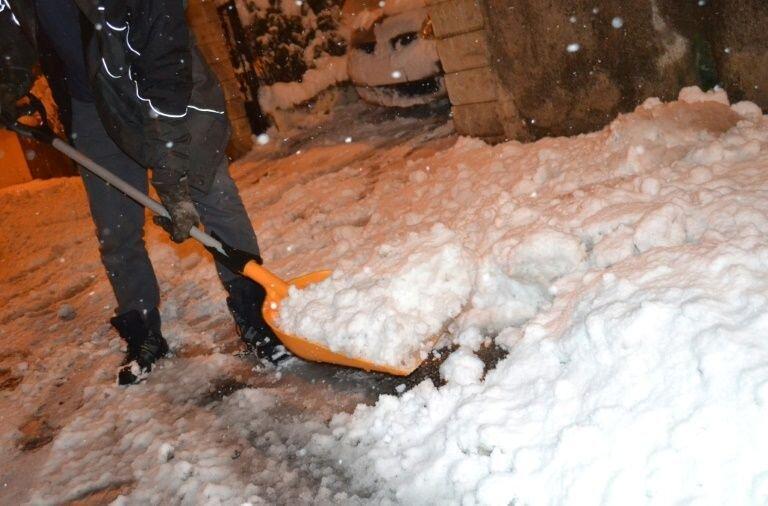 نخستین برف سنگین سال جنوب شرق فرانسه را فلج کرد