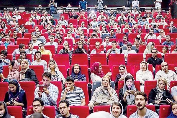 10 فیلم پرفروش سینمای ایران در سال 98 ، کمدی ها و درام های اجتماعی همچنان پرمخاطب هستند