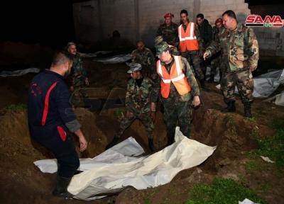 خبرنگاران کشف گور دسته جمعی اجساد نظامیان ارتش سوریه در شرق این کشور
