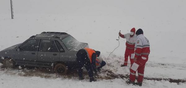 خبرنگاران ریزش برف راه ارتباطی 300 روستای دلفان را بست