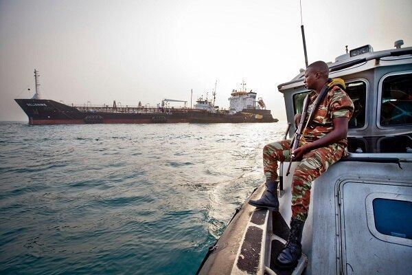 دزدان دریایی 15 خدمه یک کِشتی را در خلیج گینه ربودند