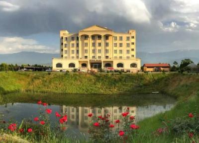 هتل قصر بوتانیک گرگان، اقامتگاهی لوکس مشرف به دشت های سرسبز